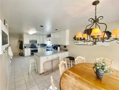 102 W Chevalier Ct, Eighty Four, PA 15330 - photo 7