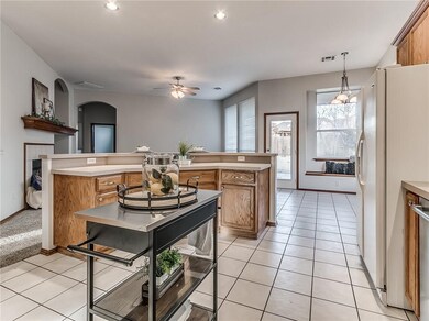 812 Oak Creek Dr, Moore, OK 73160 - photo 6