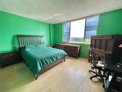 Hillcrest East Number 26 unit 609, Hollywood, FL 33021 - photo 3