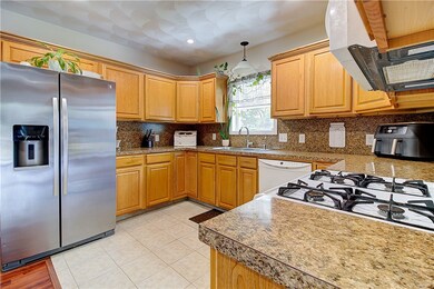 73 Fessenden St, Warwick, RI 02886 - photo 7