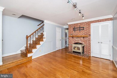 818 Bashford Ln, Alexandria, VA 22314 - photo 2