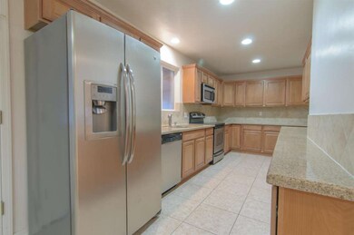 6557 E 4th-3