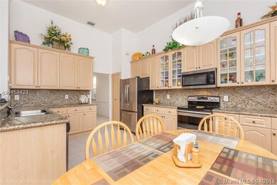 Eat-in kitchen, Granite Countertops