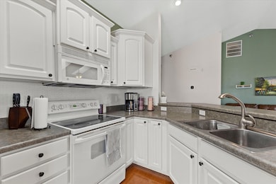 9285 S 51st St unit 703, Franklin, WI 53132 - photo 6