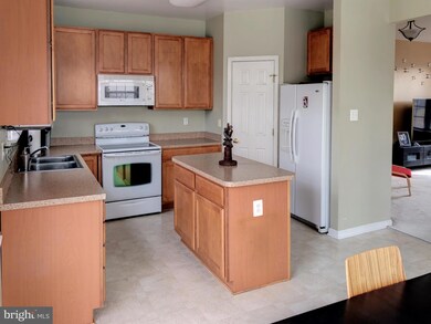 3384 Landmark Ct, Chambersburg, PA 17201 - photo 4