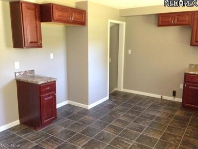 23931 Effingham Blvd, Euclid, OH 44117 - photo 3