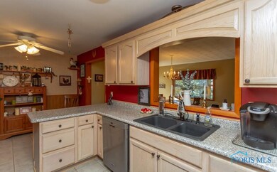 1426 E Sandusky St, Findlay, OH 45840 - photo 7