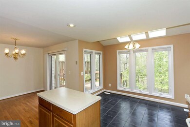 10610 Alison Dr, Burke, VA 22015 - photo 4