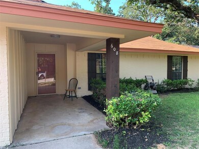 608 Ridgewood Cir, Hurst, TX 76054 - photo 3