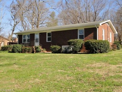 949 Uwharrie St, Asheboro, NC 27203 - photo 2