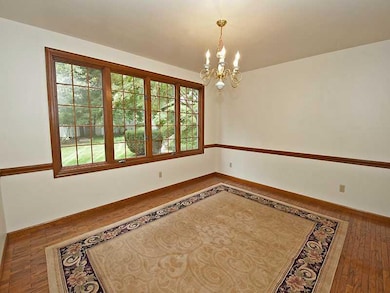 Dining Room. Beautiful Dining Room with casement w