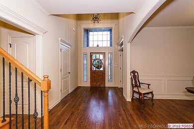 20' Ceilings Welcome You To Your Home