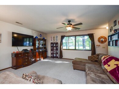 Spacious familyroom