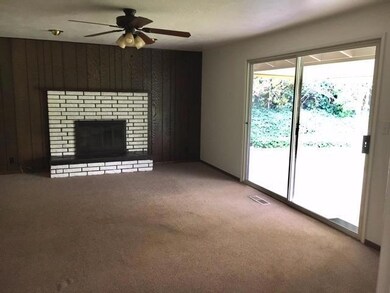 1461 Honeysuckle Ave, Medford, OR 97504 - photo 3