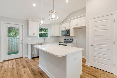 458 Crossland St, Crestview, FL 32539 - photo 7