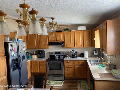 1853 Blanding Dr, Blakeslee, PA 18610 - photo 4