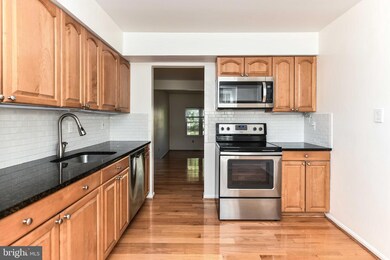 9953 Longford Ct, Vienna, VA 22181 - photo 5