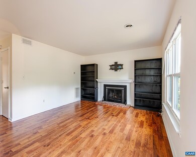 2045 Commonwealth Dr, Charlottesville, VA 22901 - photo 4
