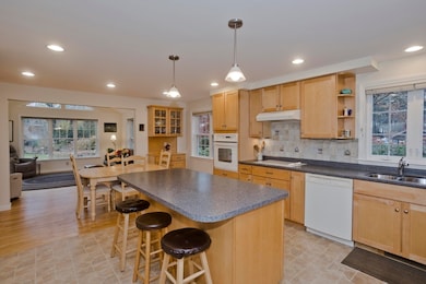 11 Sheerman Ln, Amherst, MA 01002 - photo 6