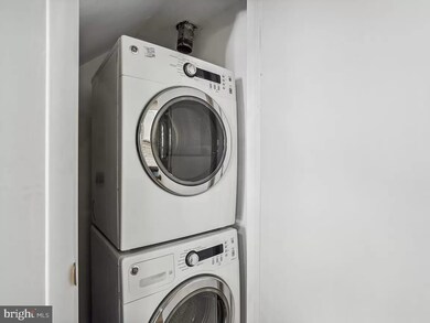 9723 Hagel Cir unit B, Lorton, VA 22079 - photo 4