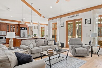 22209 Fox Glenn Trace