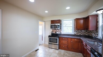 23212 Ridge Rd, Germantown, MD 20876 - photo 7