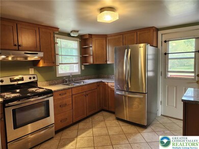 274 Old Allentown Rd, Wind Gap, PA 18091 - photo 2