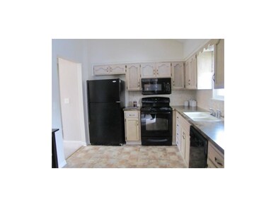 EAT-IN KITCHEN