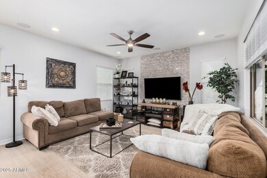 4637 E Daley Ln, Phoenix, AZ 85050 - photo 7