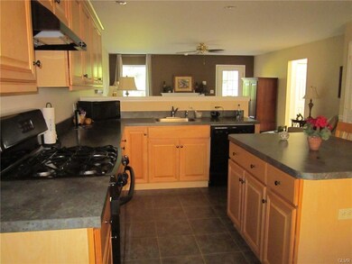 2185 Woodridge Dr, Macungie, PA 18062 - photo 6