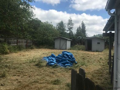 Shed is on the left. Detached 3rd BR is on the rig