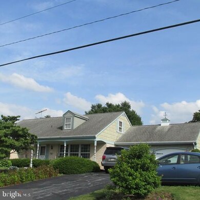 336 E Spruce St, New Holland, PA 17557 - photo 2