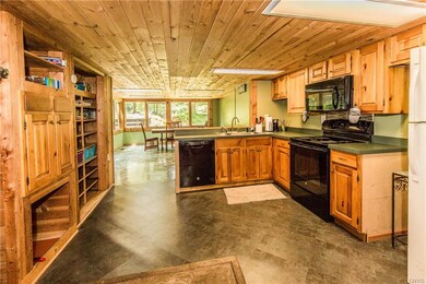 Kitchen area with open concept and direct access t