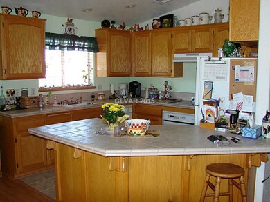 Property Photo. Kitchen w/Breakfast Bar