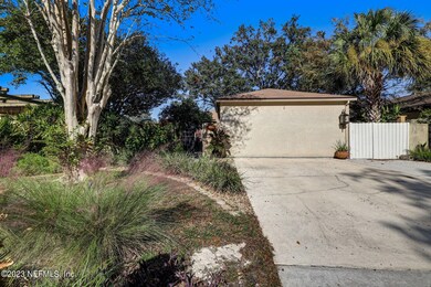 5513 Mariners Cove Dr, Jacksonville, FL 32210 - photo 2