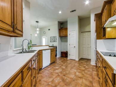 1008 Abbots Ln, Denton, TX 76205 - photo 7