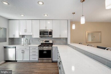 9937 Oakton Terrace Rd, Oakton, VA 22124 - photo 5