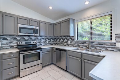 1965 Carleton St, Redding, CA 96002 - photo 5