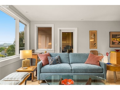 780 NW Westover Square unit 3, Portland, OR 97210 - photo 6