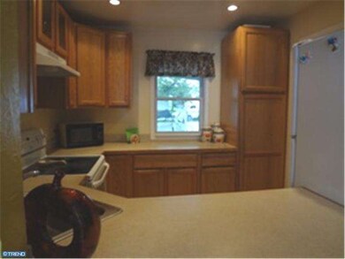 16 River Ln, Levittown, PA 19055 - photo 7