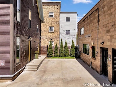 22 Jefferson Ave SE, Grand Rapids, MI 49503 - photo 4