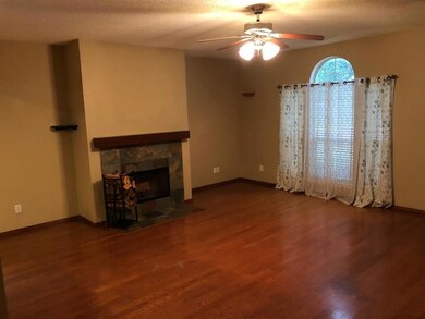 2409 Wildwood Ln, Denton, TX 76210 - photo 6