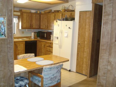 Eat In bar in kitchen