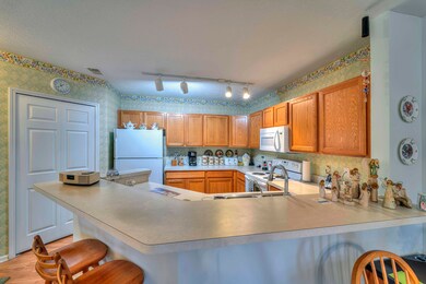 836 W Barrington Cir 06