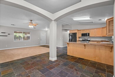 Dining Space & Breakfast Bar