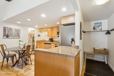 6_Kitchen-Dining_1800x1200_4232520