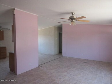 UNIT LIVING ROOM