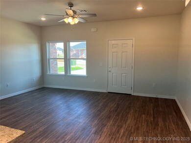 513 Honeysuckle Ln, Madill, OK 73446 - photo 4