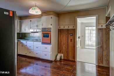 1208 N Main Ave, Erwin, TN 37650 - photo 7