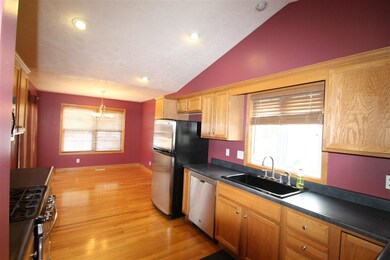 6008 W Charleston Ct, Peoria, IL 61607 - photo 5